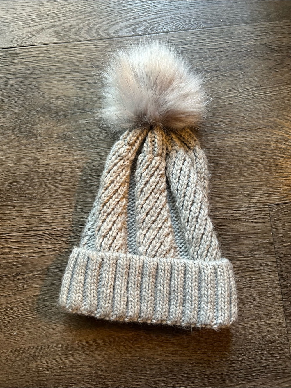 Cozy Cable-Knit Pom Beanie - Light Gray